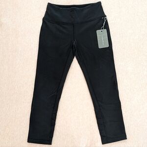 NWT Crane & Lion Black Capri Tight
